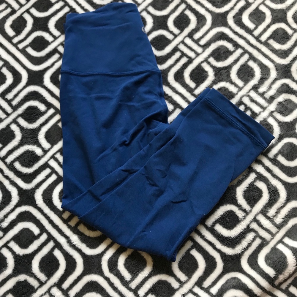 🌺Blue Lululemon cropped leggings